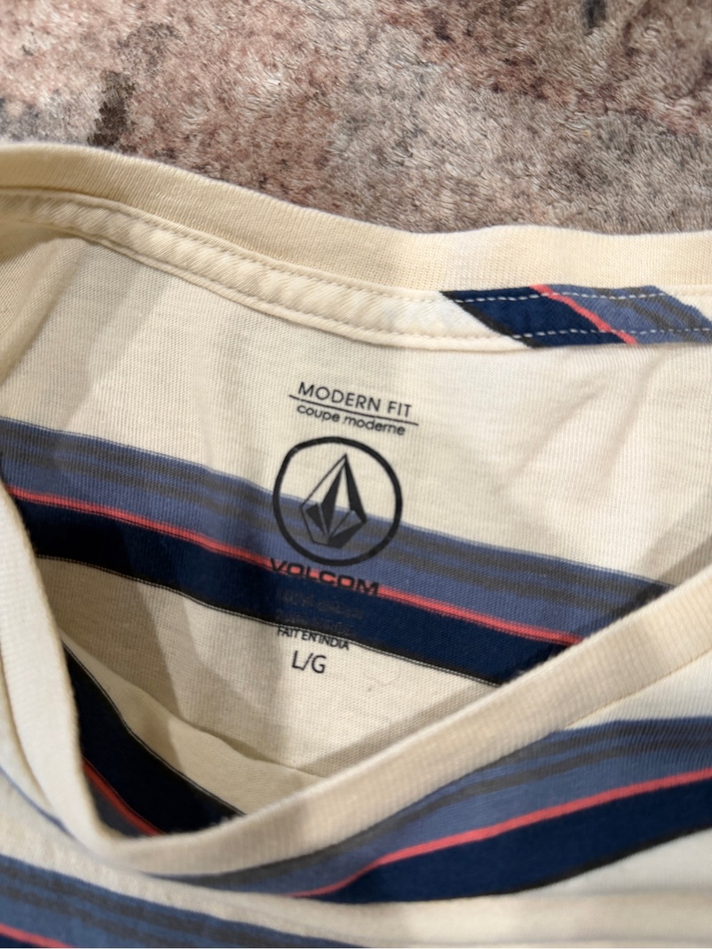 Volcom shirt - Picture 2 of 2